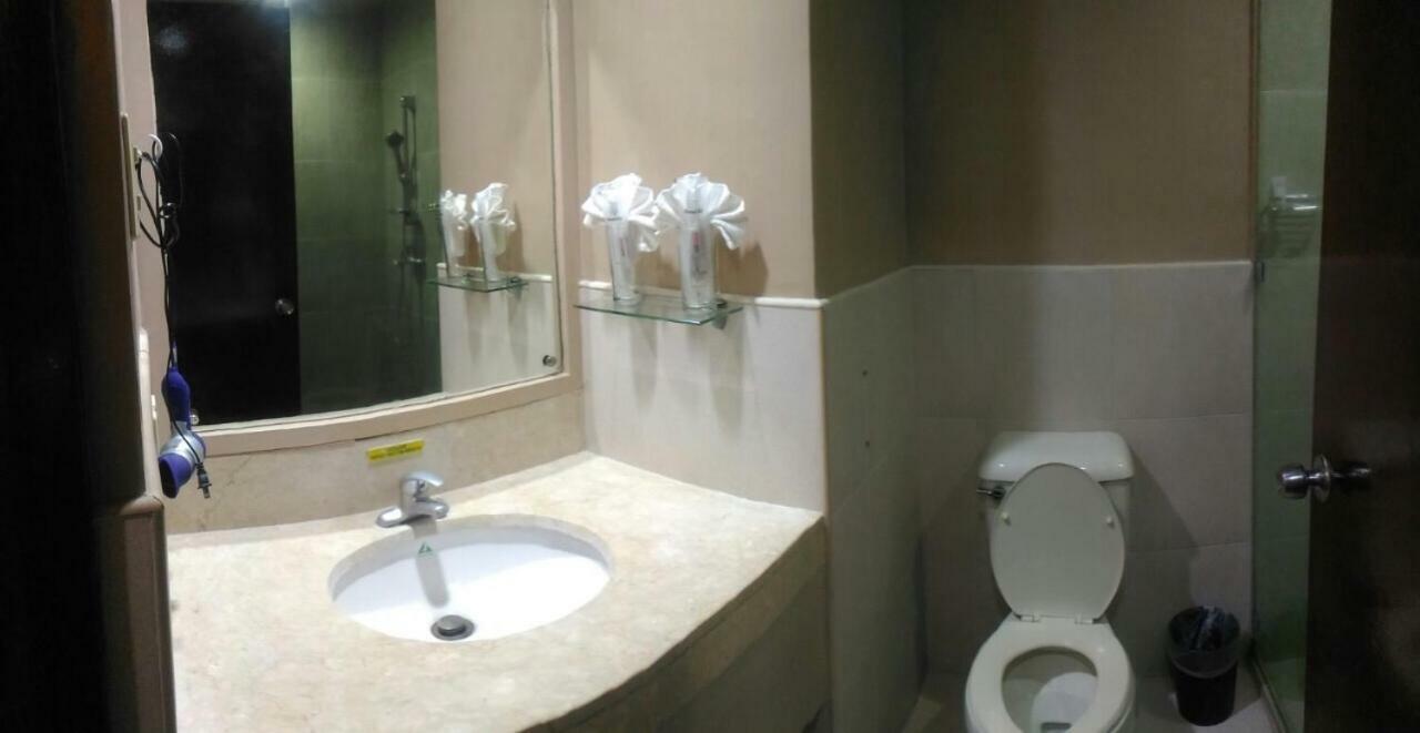 White Knight Hotel Cebu Екстериор снимка
