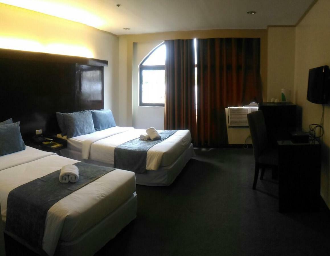 White Knight Hotel Cebu Екстериор снимка