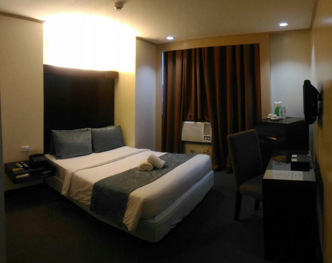 White Knight Hotel Cebu Екстериор снимка